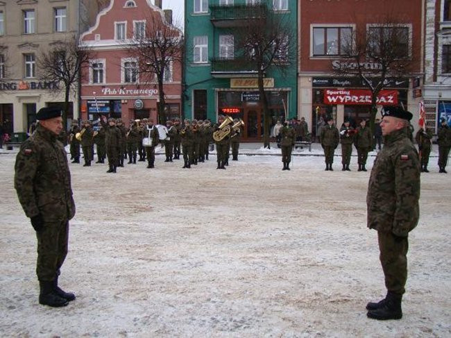 Wojskowa parada na rynku (zdjęcia)