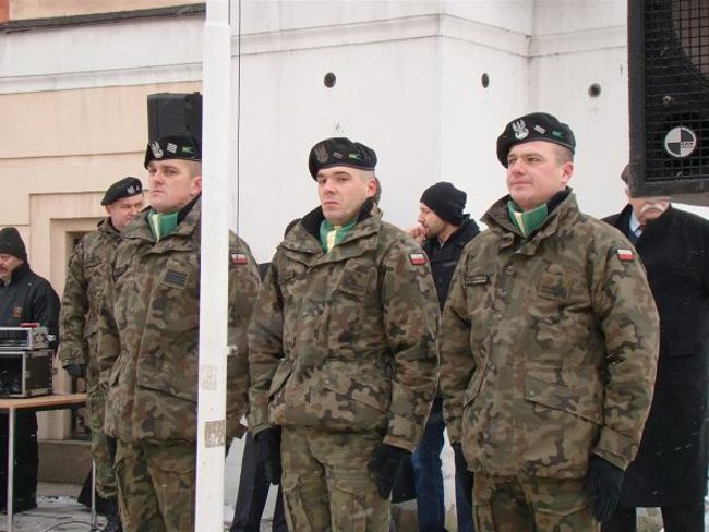 Wojskowa parada na rynku (zdjęcia)