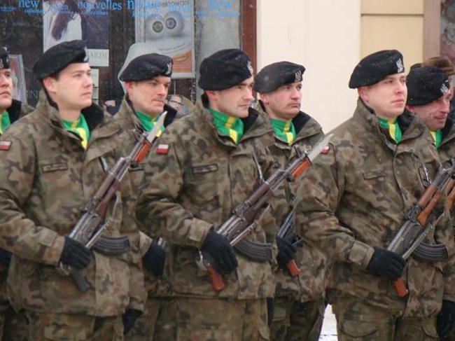 Wojskowa parada na rynku (zdjęcia)