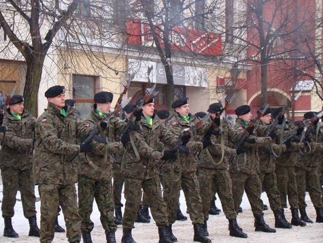 Wojskowa parada na rynku (zdjęcia)