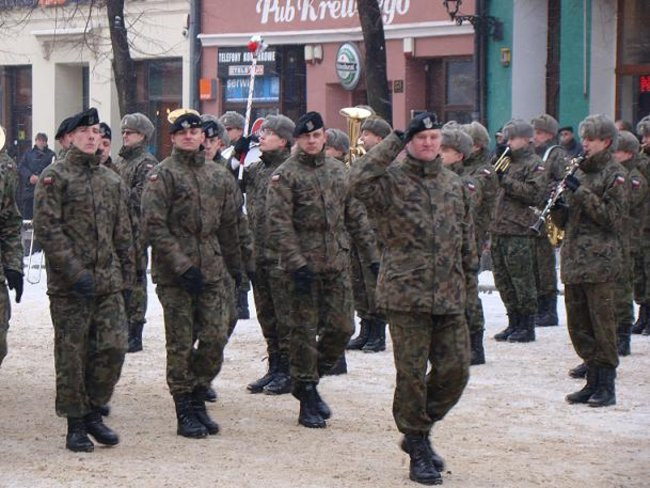 Wojskowa parada na rynku (zdjęcia)