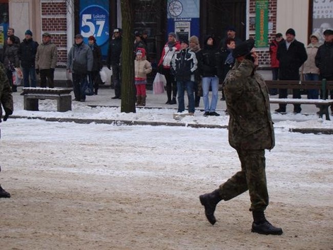 Wojskowa parada na rynku (zdjęcia)