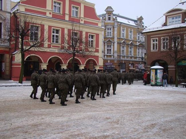 Wojskowa parada na rynku (zdjęcia)