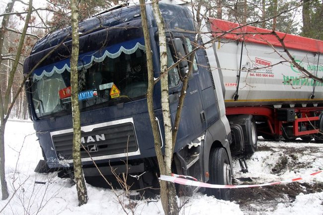 Czołówka między Krzyżowcem a Jezierzycami (zdjęcia)