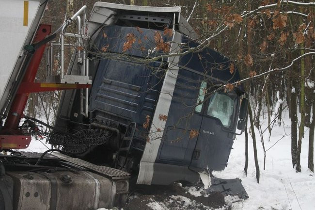 Czołówka między Krzyżowcem a Jezierzycami (zdjęcia)