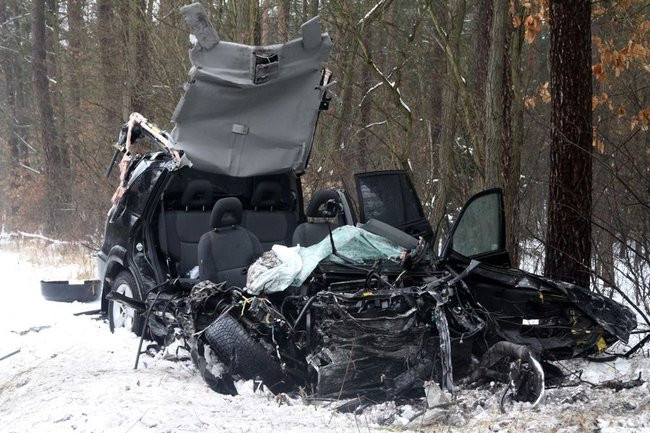 Czołówka między Krzyżowcem a Jezierzycami (zdjęcia)