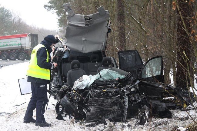 Czołówka między Krzyżowcem a Jezierzycami (zdjęcia)