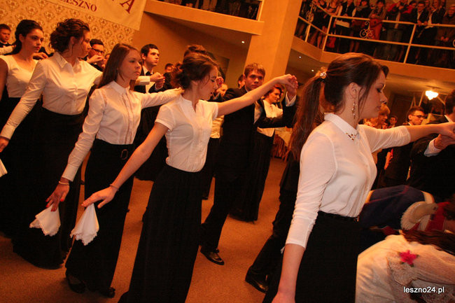 Studniówkowe szaleństwo I LO (zdjęcia)