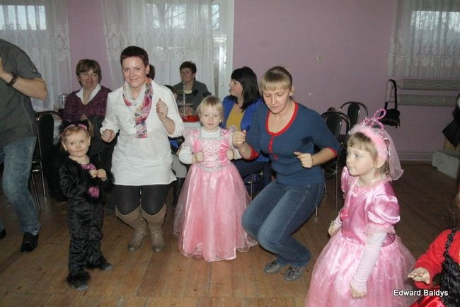 Dziecięcy karnawał w Wojnowicach (zdjęcia)