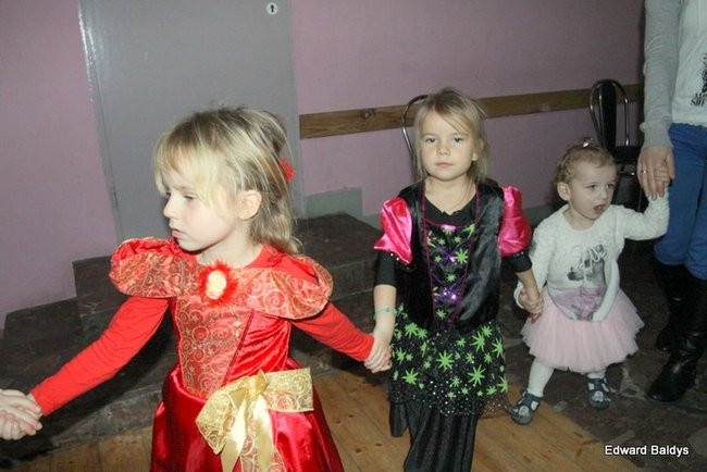 Dziecięcy karnawał w Wojnowicach (zdjęcia)