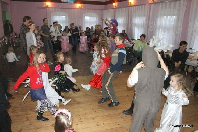 Dziecięcy karnawał w Wojnowicach (zdjęcia)