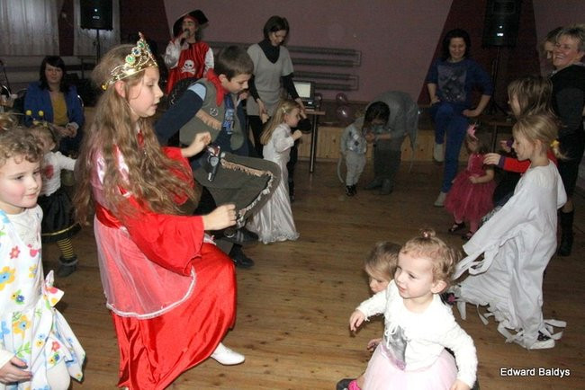 Dziecięcy karnawał w Wojnowicach (zdjęcia)