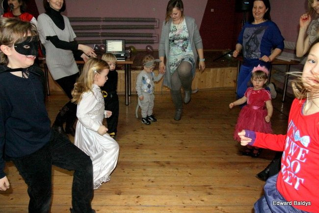 Dziecięcy karnawał w Wojnowicach (zdjęcia)