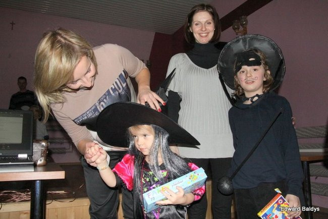 Dziecięcy karnawał w Wojnowicach (zdjęcia)