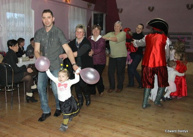 Dziecięcy karnawał w Wojnowicach (zdjęcia)