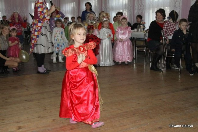 Dziecięcy karnawał w Wojnowicach (zdjęcia)