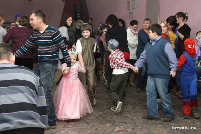 Dziecięcy karnawał w Wojnowicach (zdjęcia)