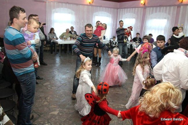 Dziecięcy karnawał w Wojnowicach (zdjęcia)