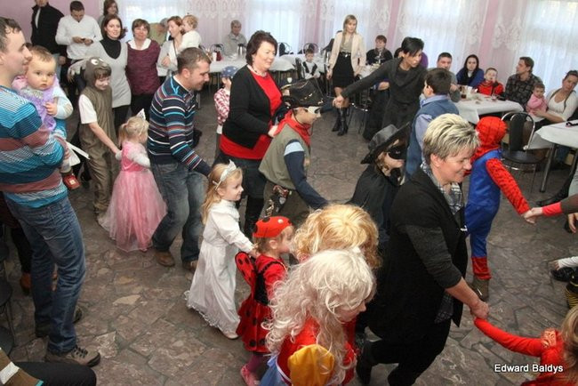 Dziecięcy karnawał w Wojnowicach (zdjęcia)