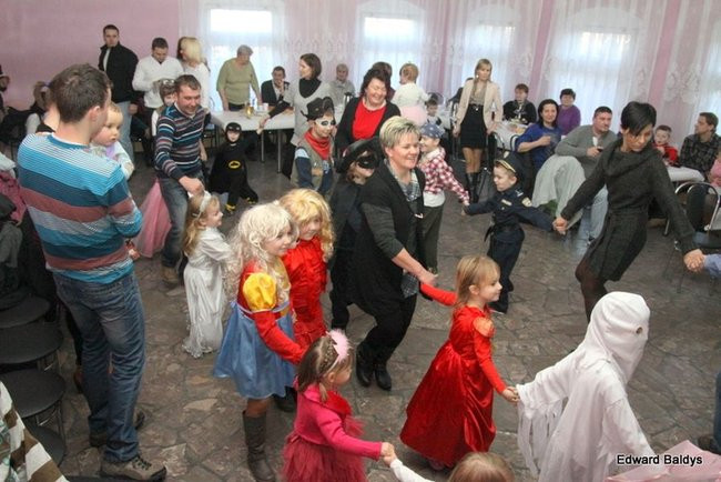 Dziecięcy karnawał w Wojnowicach (zdjęcia)