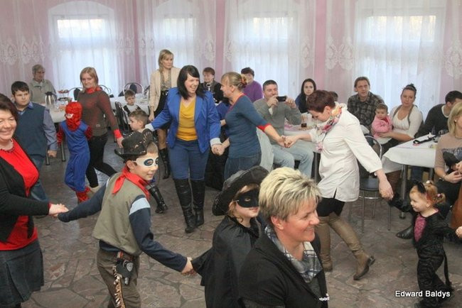 Dziecięcy karnawał w Wojnowicach (zdjęcia)