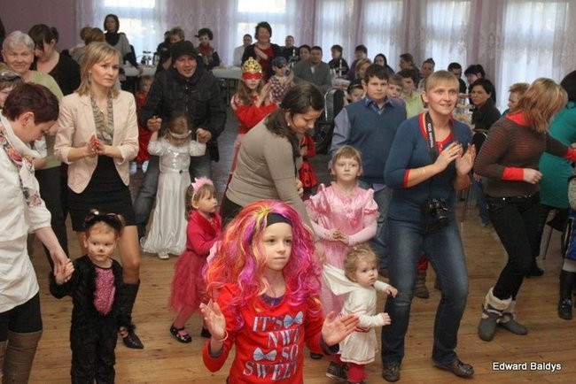 Dziecięcy karnawał w Wojnowicach (zdjęcia)