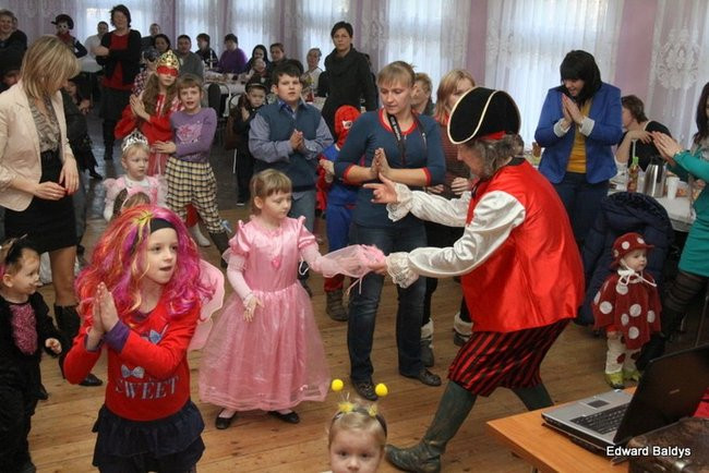 Dziecięcy karnawał w Wojnowicach (zdjęcia)