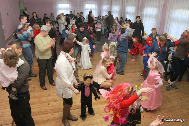 Dziecięcy karnawał w Wojnowicach (zdjęcia)