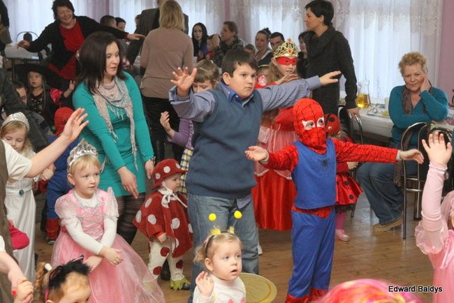 Dziecięcy karnawał w Wojnowicach (zdjęcia)