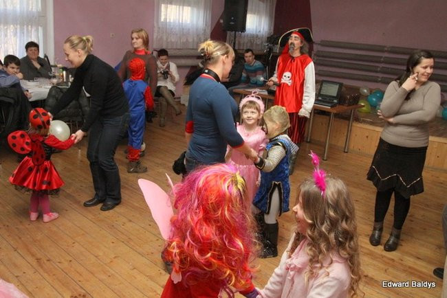 Dziecięcy karnawał w Wojnowicach (zdjęcia)