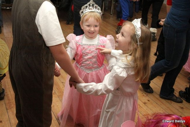 Dziecięcy karnawał w Wojnowicach (zdjęcia)