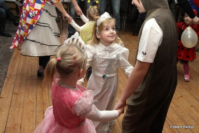 Dziecięcy karnawał w Wojnowicach (zdjęcia)