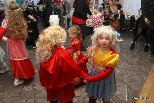 Dziecięcy karnawał w Wojnowicach (zdjęcia)