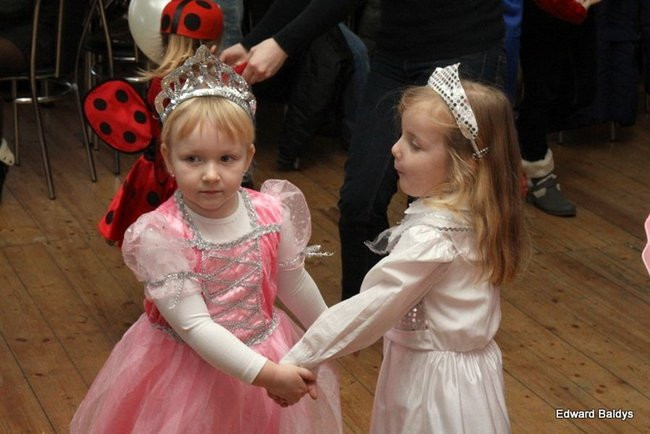 Dziecięcy karnawał w Wojnowicach (zdjęcia)