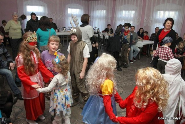 Dziecięcy karnawał w Wojnowicach (zdjęcia)