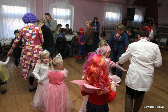 Dziecięcy karnawał w Wojnowicach (zdjęcia)