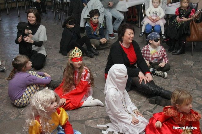 Dziecięcy karnawał w Wojnowicach (zdjęcia)