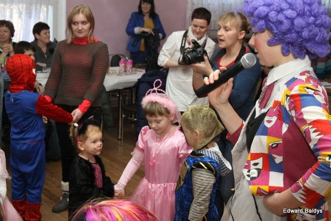 Dziecięcy karnawał w Wojnowicach (zdjęcia)