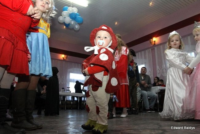 Dziecięcy karnawał w Wojnowicach (zdjęcia)