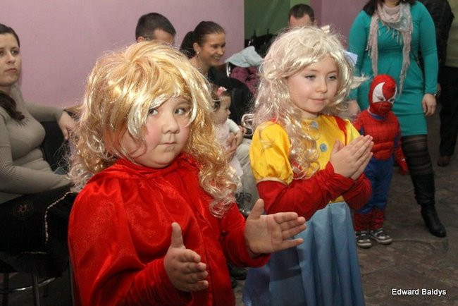 Dziecięcy karnawał w Wojnowicach (zdjęcia)