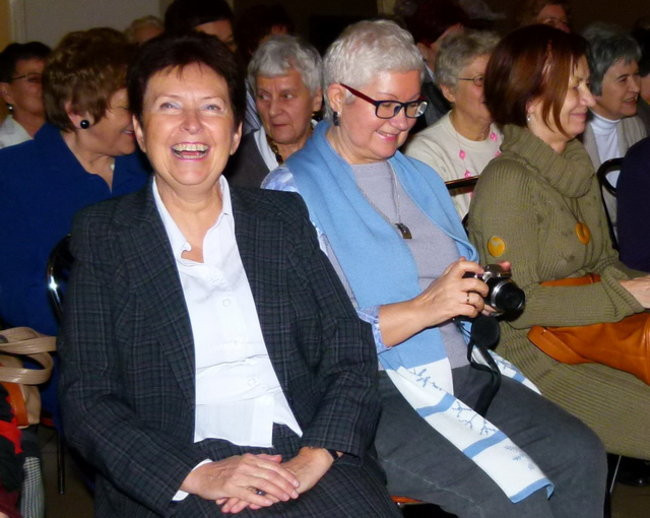 Wspólne tańce seniorów i przedszkolaków (zdjęcia)