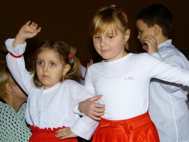 Wspólne tańce seniorów i przedszkolaków (zdjęcia)