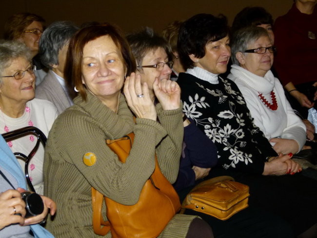 Wspólne tańce seniorów i przedszkolaków (zdjęcia)