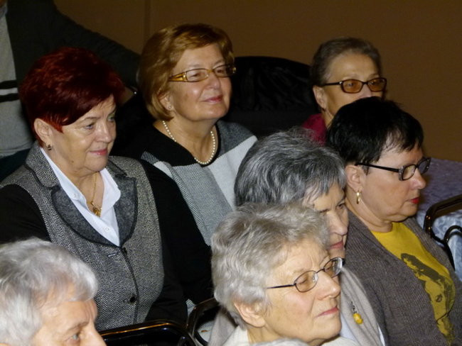 Wspólne tańce seniorów i przedszkolaków (zdjęcia)