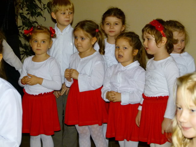 Wspólne tańce seniorów i przedszkolaków (zdjęcia)