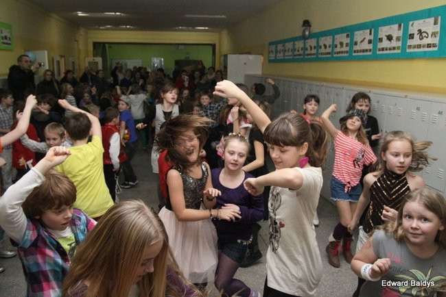 Dyskoteka młodego człowieka w SP 12 (zdjęcia)