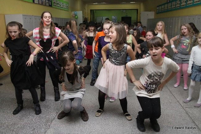 Dyskoteka młodego człowieka w SP 12 (zdjęcia)