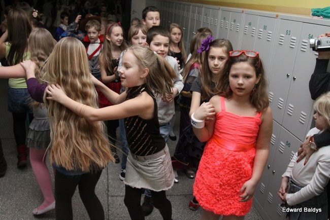 Dyskoteka młodego człowieka w SP 12 (zdjęcia)