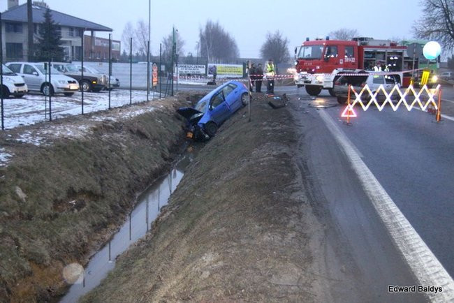 Czołowe zderzenia volkswagenów. Są ofiary (zdjęcia)