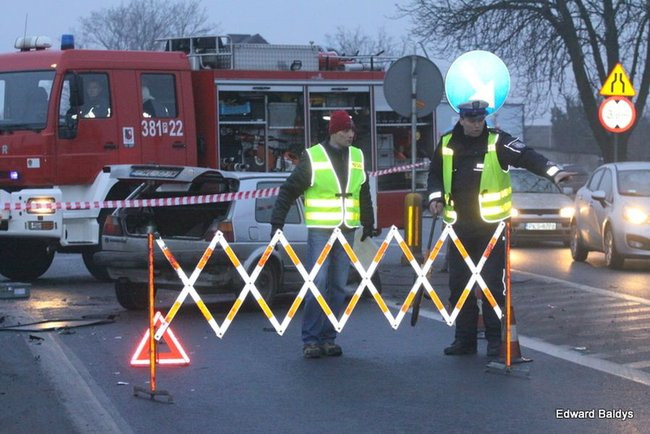 Czołowe zderzenia volkswagenów. Są ofiary (zdjęcia)